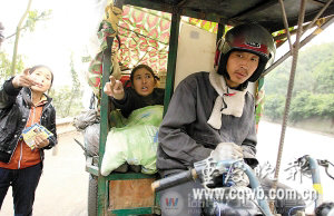 民工失業(yè)后騎三輪摩托跋涉3000公里返鄉(xiāng)