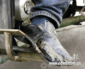 民工失業(yè)后騎三輪摩托跋涉3000公里返鄉(xiāng)