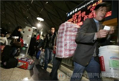 企業(yè)崗位減少 江浙農(nóng)民工提前返鄉(xiāng)"窩冬"