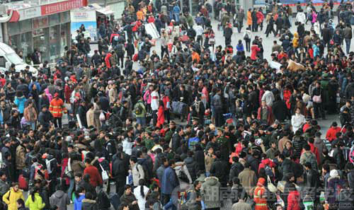 打工返鄉(xiāng)春運(yùn)場(chǎng)景