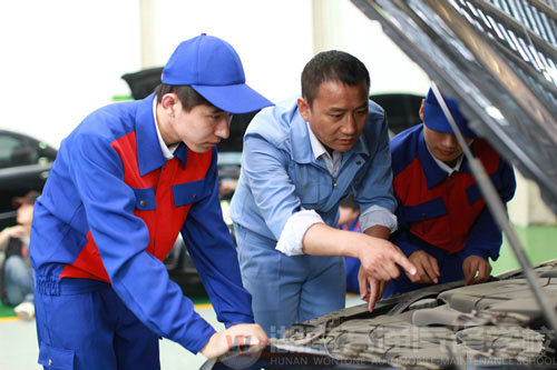 湖南萬通汽車學(xué)校，一流的師資力量