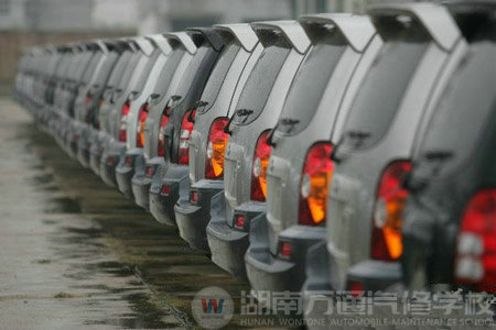 職業(yè)教育與汽車行業(yè)發(fā)展相對接 開創(chuàng)產(chǎn)教結合校企合作新局面