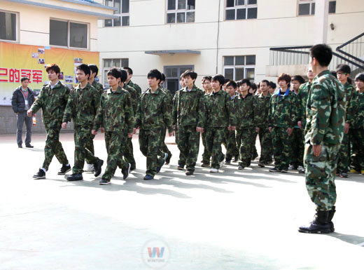 湖南萬(wàn)通汽車學(xué)校，軍訓(xùn)
