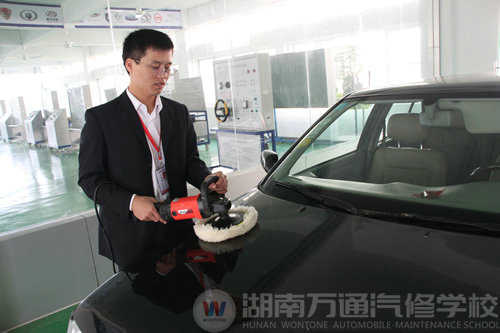 湖南萬通汽車學(xué)校名師周軍
