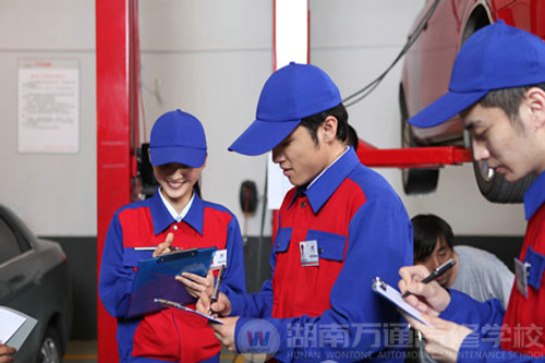 技術(shù)決定財富 汽修改變?nèi)松? width=