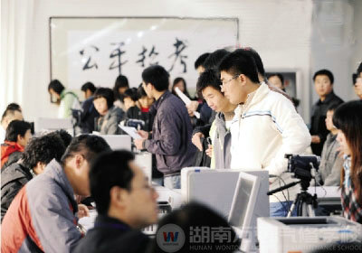 頂尖商學院精英難逃就業(yè)劫難 職業(yè)院校就業(yè)率居高不下