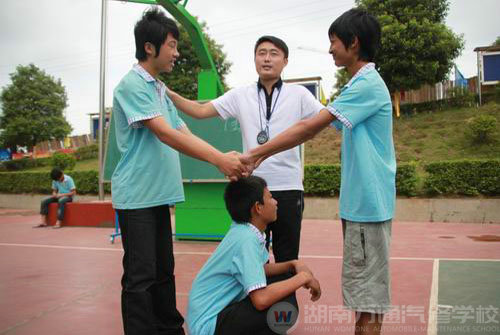 社團(tuán)聯(lián)誼走出校園 走進(jìn)新華