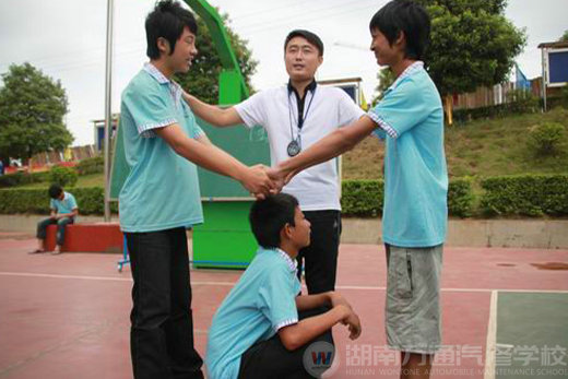 萬通汽修學(xué)校，圣誕快樂