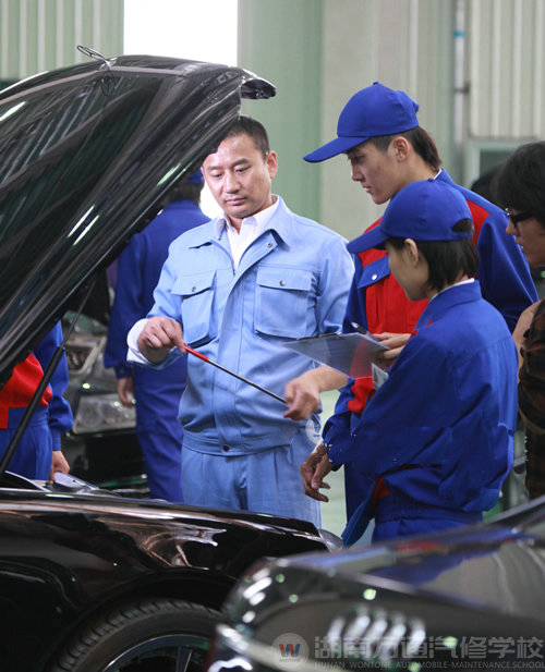萬通汽修教育領(lǐng)航職教，“雙師型”師資全程保障