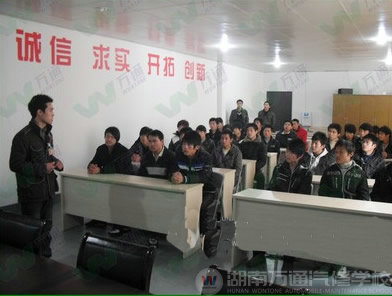 湖南萬通汽車學(xué)校，我院學(xué)子赴新奇特上班，崗前培訓(xùn)