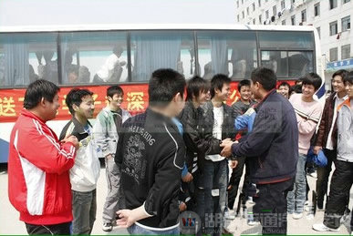 湖南萬通汽車學(xué)校，赴深圳比亞迪股份公司工作學(xué)子