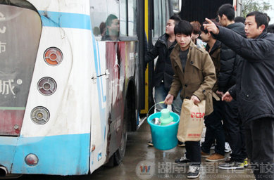 湖南萬通汽車學(xué)校，赴深圳比亞迪股份公司工作學(xué)子