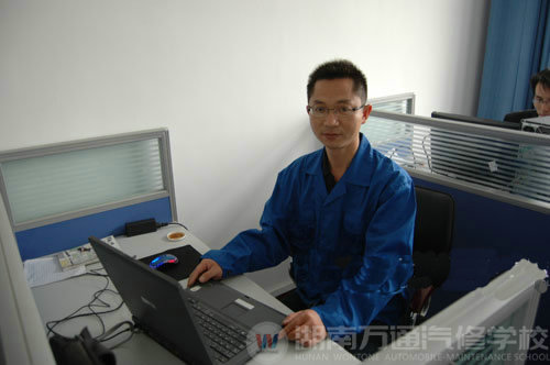 湖南萬(wàn)通汽車學(xué)校，名師風(fēng)采熊金根