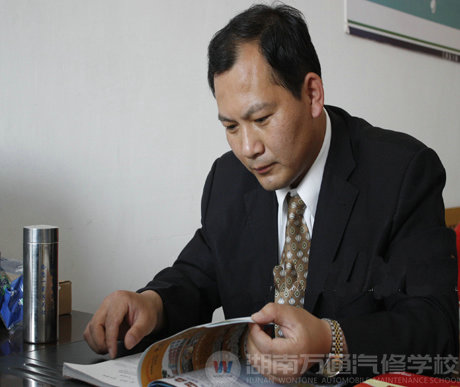 湖南萬(wàn)通汽車學(xué)校，名師風(fēng)采葉棟法