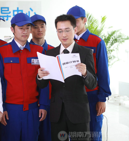 高考人數(shù)下降-就業(yè)難讓學(xué)生轉(zhuǎn)變觀念