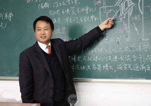 湖南萬通汽車學校，名師風采謝長來