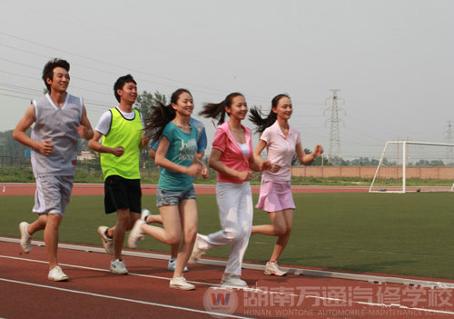 快樂學(xué)習，感受湖南萬通汽修大學(xué)