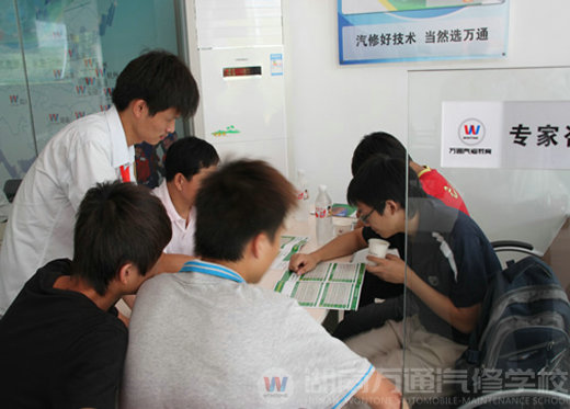 夏日炎熱似火，擋不住學子求學腳步