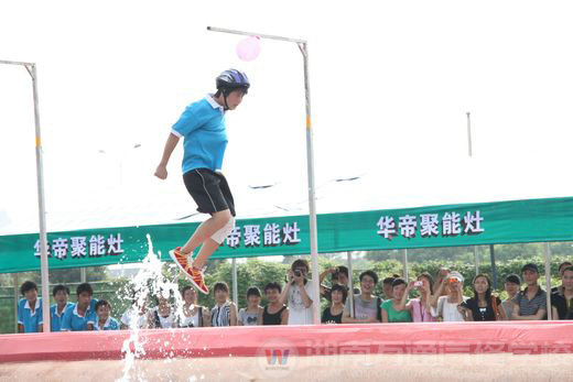 智勇大沖關(guān) 萬(wàn)通來(lái)挑戰(zhàn)