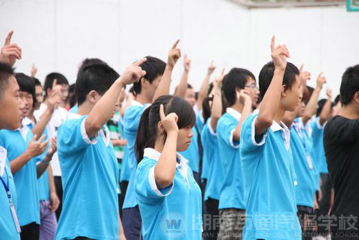 感謝萬(wàn)通 感恩老師大型簽名活動(dòng)