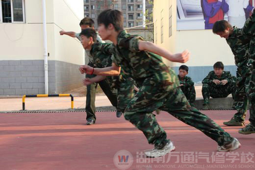 新生軍訓(xùn)系列報(bào)道：軍訓(xùn)中的苦與樂