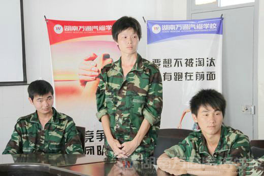 學生踴躍發(fā)言