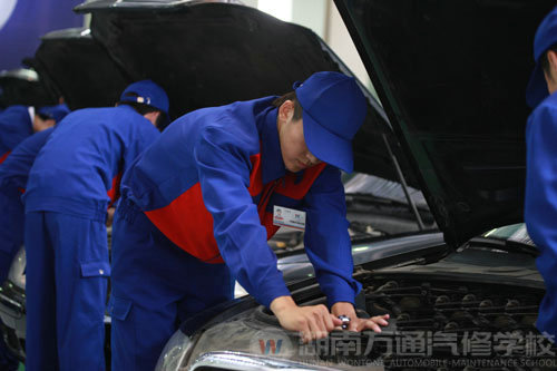 湖南萬通汽車學(xué)校，一流汽修學(xué)校