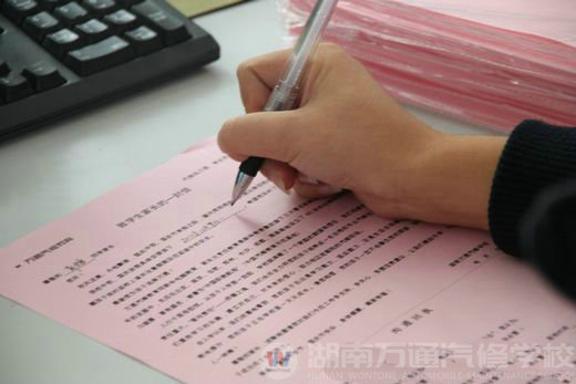 湖南萬(wàn)通學(xué)子把問(wèn)候和關(guān)懷帶回家