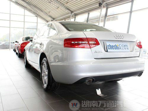 一汽奧迪  新A6L 2.0 TFSI AT 車輛左后45度視角