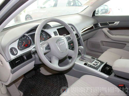 一汽奧迪  新A6L 2.0 TFSI AT 中控臺左側(cè)