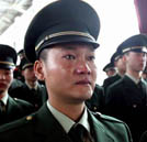 千名武警老兵淚別軍旅  退伍軍人將就業(yè)何方？