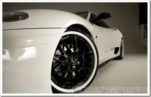 法拉利360 Modena的訂制超跑蘇米蘇拉F101