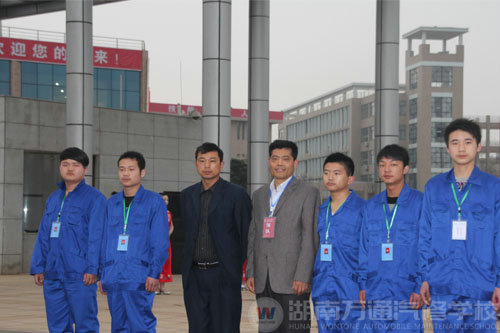 長沙職業(yè)技能大賽顯神通 萬通學子喜迎捷報歸來