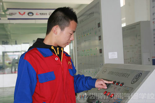 湖南萬通汽車學(xué)校演講比賽總決賽