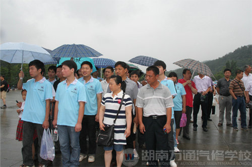 湖南萬(wàn)通汽車學(xué)校父親節(jié)