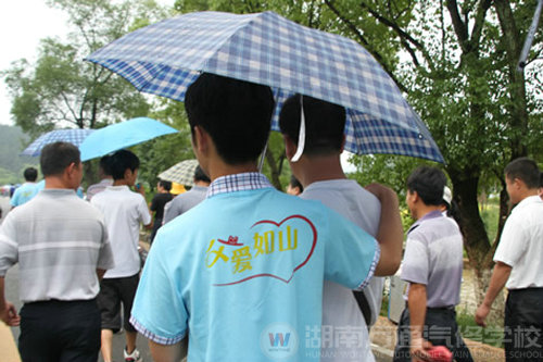 湖南萬通汽車學校父親節(jié)