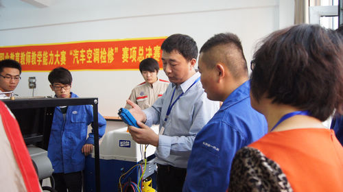 趙駿老師實(shí)訓(xùn)比賽中