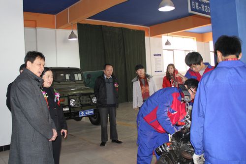 朱軍教授參觀萬通學(xué)子實訓(xùn)