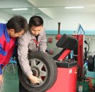 理論實(shí)踐兩手抓 湖南萬通孕育汽修精英人才