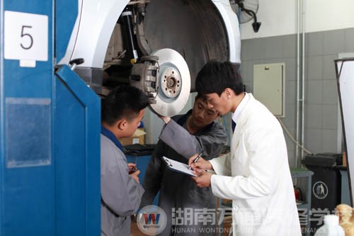 湖南萬通學(xué)汽修，農(nóng)家孩子的選擇