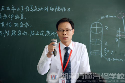 萬通汽修學(xué)校|名師風(fēng)采鄧仁春
