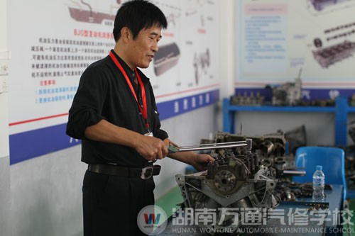 湖南萬通汽車學(xué)校，名師風(fēng)采潘太煌