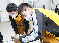 汽修培訓(xùn)學(xué)校-95后汽修少年