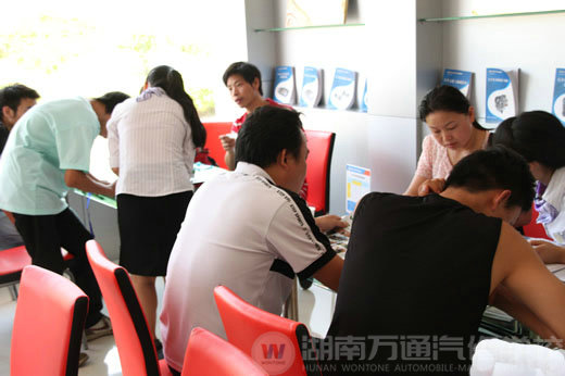 夏日炎熱，湖南萬通汽修學(xué)校，招生火爆進(jìn)行中