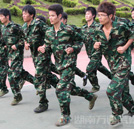 新生軍訓系列報道：軍訓中的苦與樂
