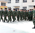 沙場(chǎng)秋點(diǎn)兵 萬(wàn)通學(xué)子軍訓(xùn)匯演展風(fēng)采