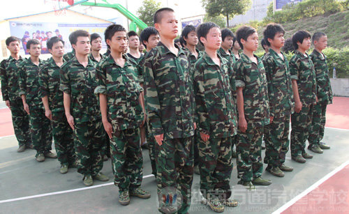 湖南萬通汽修學校2010年新生軍訓