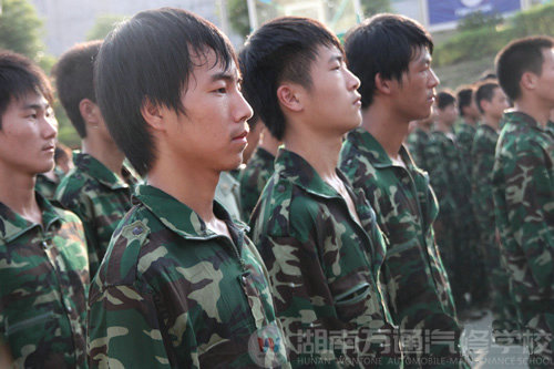 湖南萬通汽修學校2010年新生軍訓