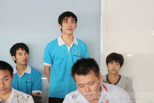 學(xué)生踴躍發(fā)言