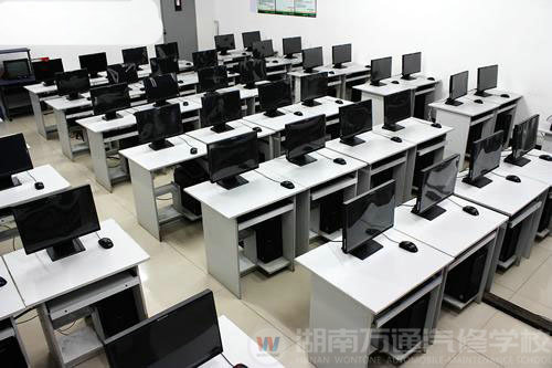 湖南萬通汽修學(xué)校，一流汽修學(xué)校